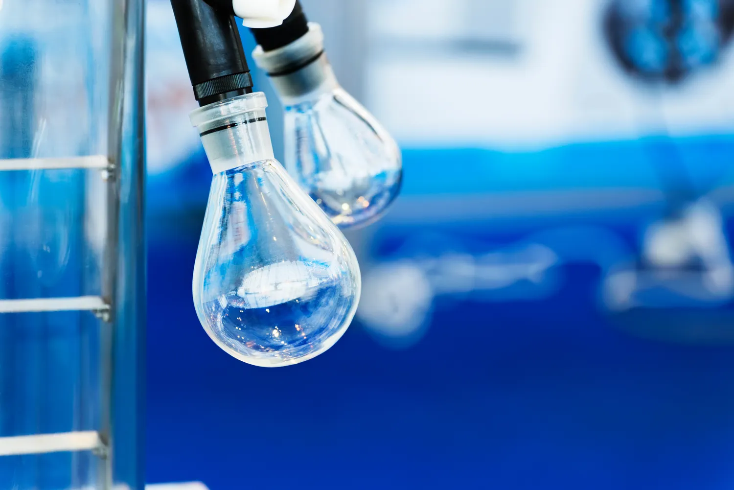 Co robi szklarz gdy nie ma szkła?